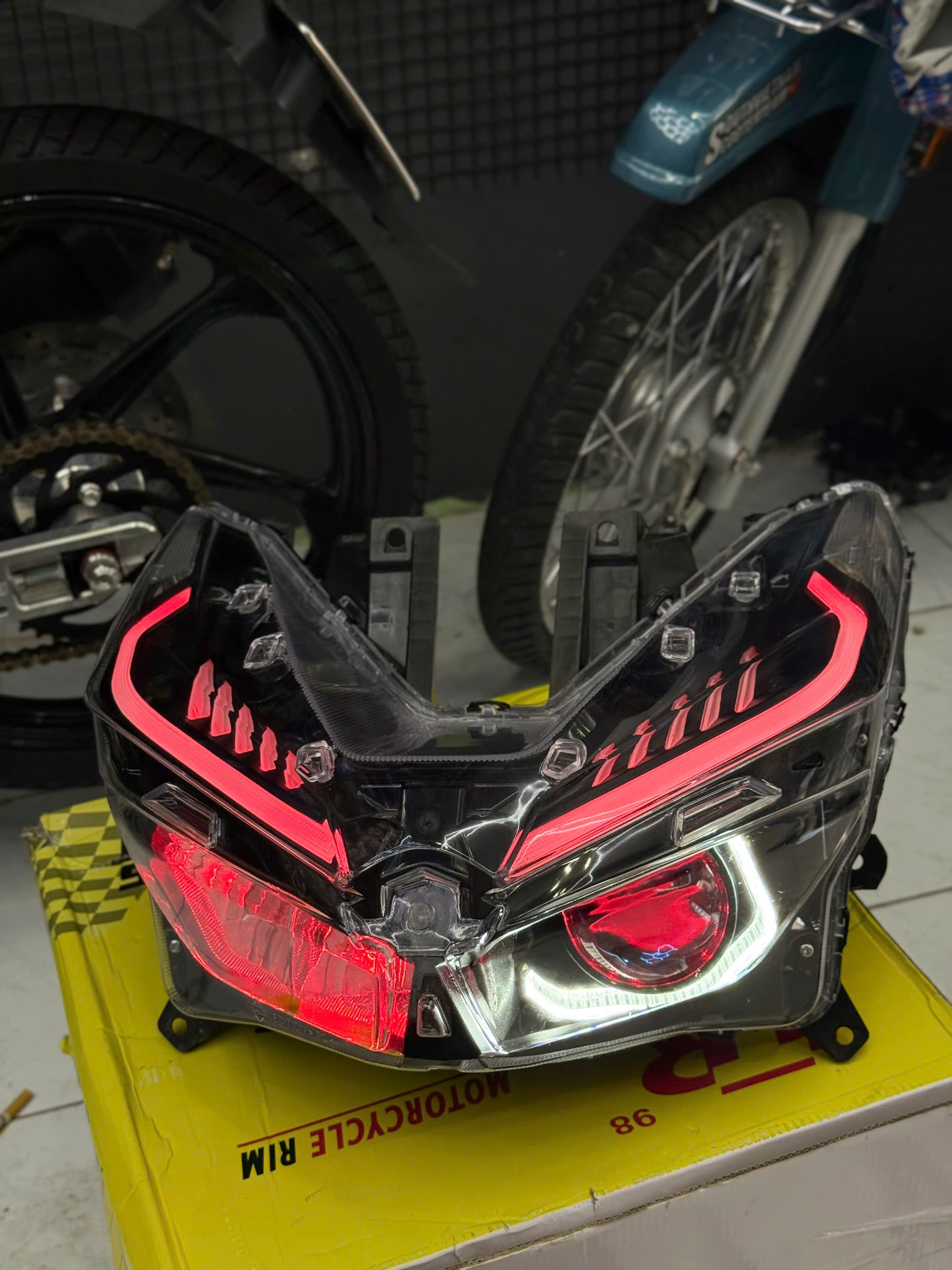 Cụm Pha Đèn Xe Vario 1 Bi Kèm Audi A11 + Full Mạch